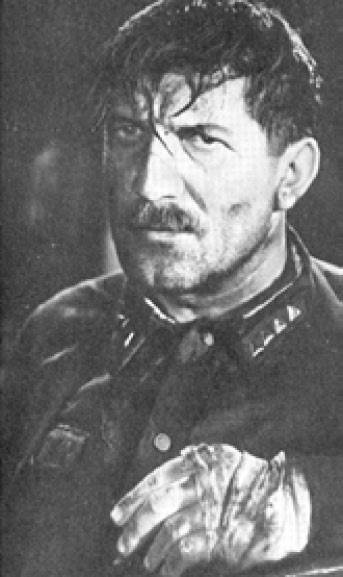 Кадр из фильма «Бессмертный гарнизон». Режиссеры Э. Тиссэ, З. Аграненко. Оператор Э. Тиссэ. В роли Кухарькова — Н. Крючков. 1956 Кадр из фильма «Бессмертный гарнизон». Режиссеры Э. Тиссэ, З. Аграненко. Оператор Э. Тиссэ. В роли Кухарькова — Н. Крючков. 1956